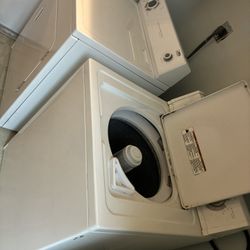Estate ( Made By Whirlpool) Washer And electric Dryer In Great Shape