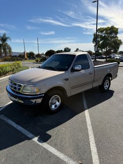 1998 Ford F-150 Regular Cab Pickup Truck
