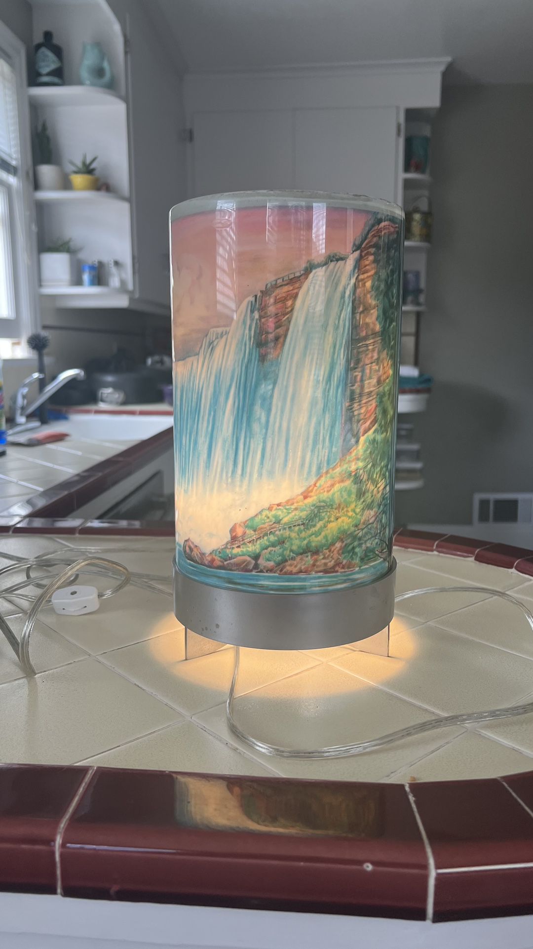 Cool Retro Niagara Falls Motion Lamp