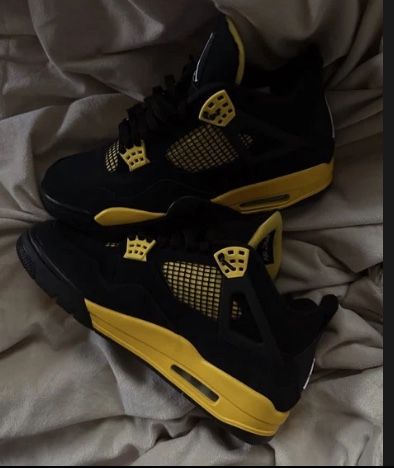 Jordan 4 Thunder