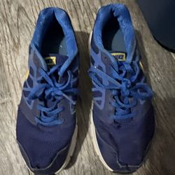 Size 5 Nike Boys Shoes