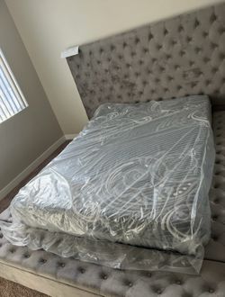 Tufted velvet storage bed