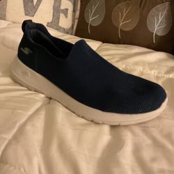 Men’s sketchers go walk navy blue size 10