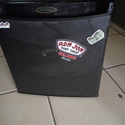 Danbuy Designer Small Fridge Works Great Cash For $20. 00