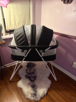 🐾 Pet Bassinet / Bed with Canopy – Black & White – $25