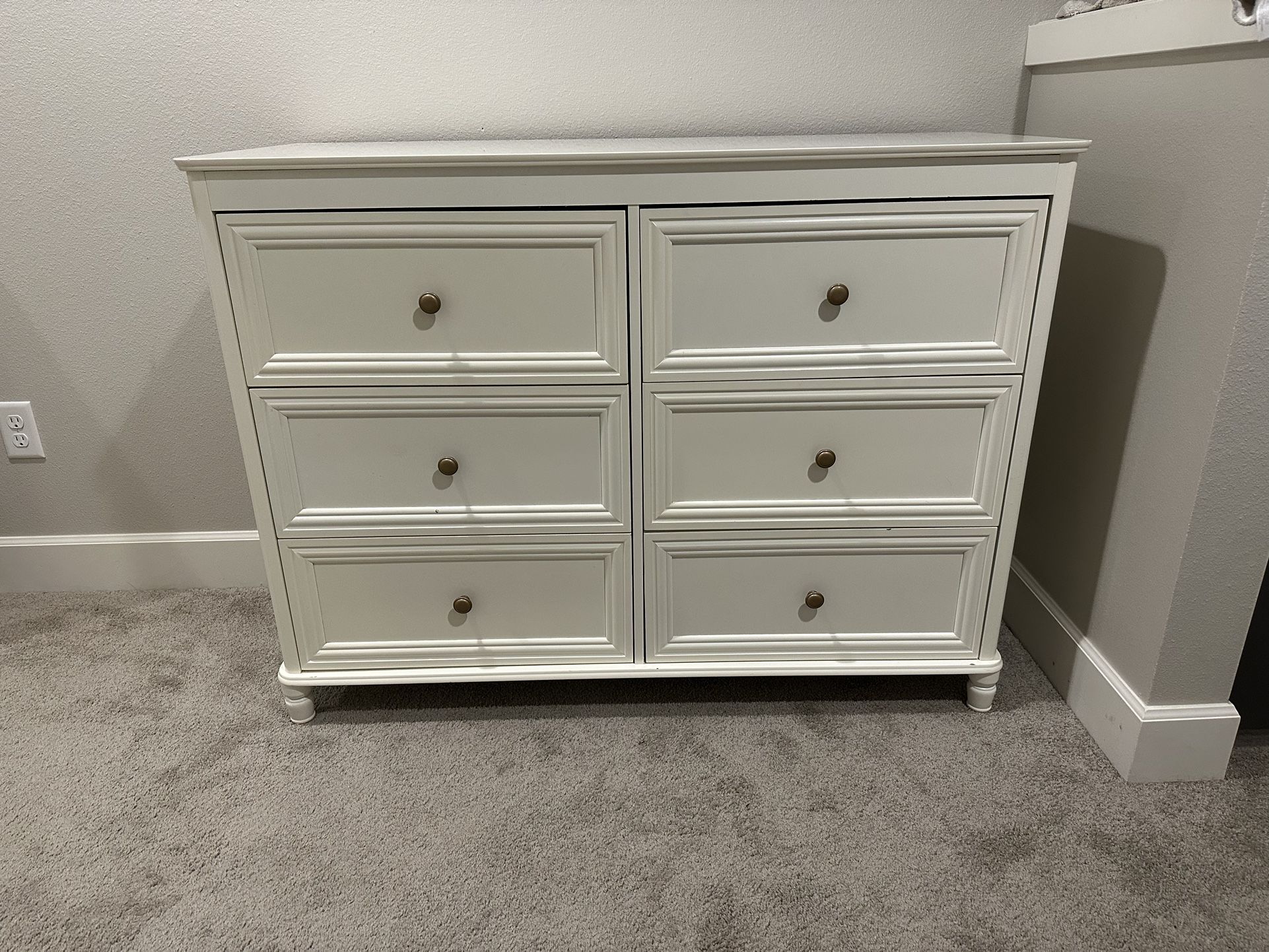 Cream/ White Dresser With Gold Knobs for Sale in Ridgefield, WA OfferUp
