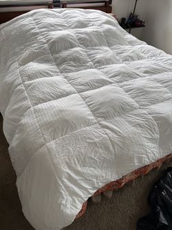 Pottery Barn White King Cal King Quilted Comforter 112”x94” Like New