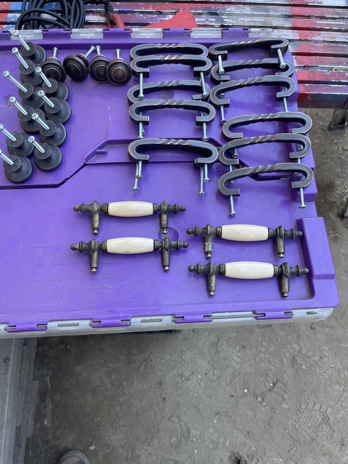 Knobs for cabinets what you see is what you get make me an offer$ cash only pick up only all sales final