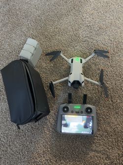 DJI Mini 4 Pro Drone RC 2 Remote 4 Batteries 256GB Samsung PRO Ultimate Card Bag