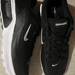 Woman’s Nike Air Max Bia Size 7 1/2