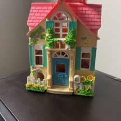Mattel 2000 Fisher Loving Family Sweet Streets Country Cottage Doll House