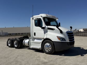 2019 Freightliner Cascadia 116 DAY CAB