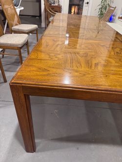 Authentic wood Drexel Dining table. Antique