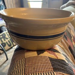 Vintage  XL Roseville Ohio Dough Mixing Bowl 8Qt