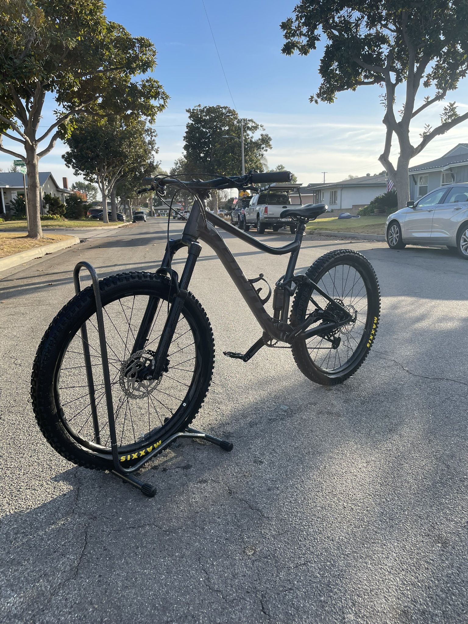 Stance Giant 27.5 In Mountain Bike