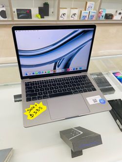 MacBook Pro 2017 8gb ram 512gb ssd