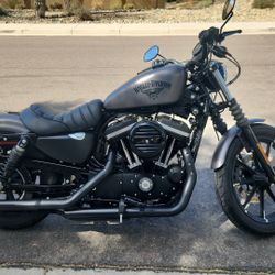 2017 Harley Davidson Sportster Iron 883 dark gray. 
