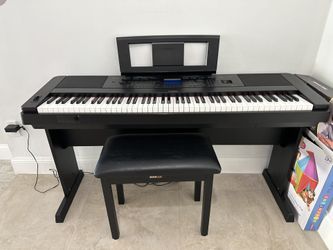 Yamaha Piano Portable Grand DGX-660