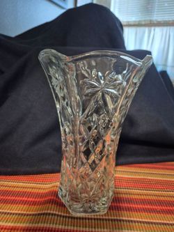 Clear GLASS  Starburst and Diamond  cut vase
