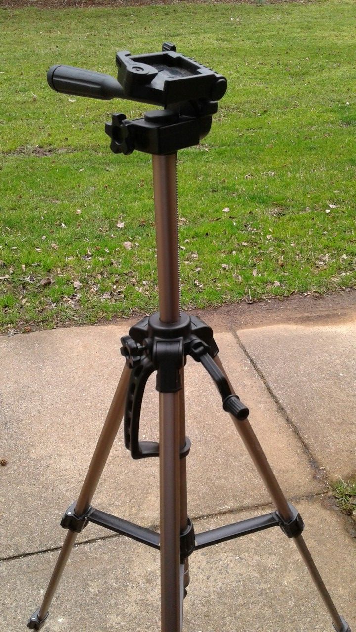 VIVITAR VPT-1200 TRIPOD W/ QUICK RELEASE PLATE