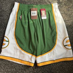 Brand new with tags Mitchell and Ness Seattle Sonics shorts size large 