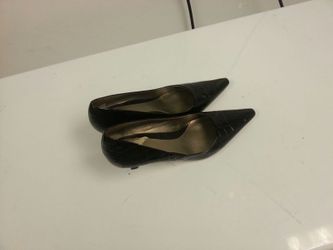 Women's dress shoes (heels)