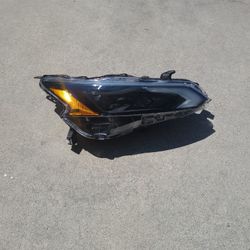 Right Side Nissan Altima Headlight 