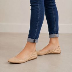 Used TORY BURCH Round Toe Eddie Ballet Flats in Beige Patent 8 8.5