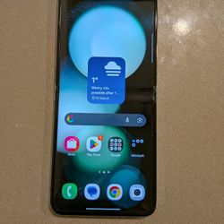 Samsung Galaxy Z Flip5 - Unlocked - Fully Functional
