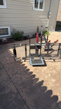Tailer hitch cargo basket