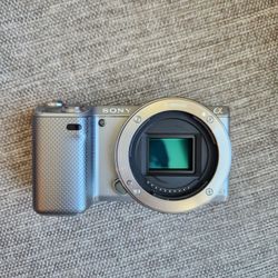 Sony NEX-5N + 16-50 Lens