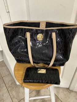 Micheal Kors Purse & Wallet