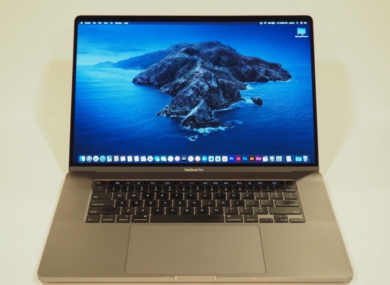 MacBook Pro 16” i9 1tb Ssd 16gb Ram , Loaded