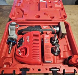 Milwaukee M12 Cordless PEX Expansion Tool Kit