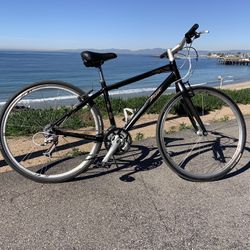 Bicycle Trek Fx 7.5.   17” Small- Medium Size Lightweight Aluminum Frame With Carbon Fiber Fork 