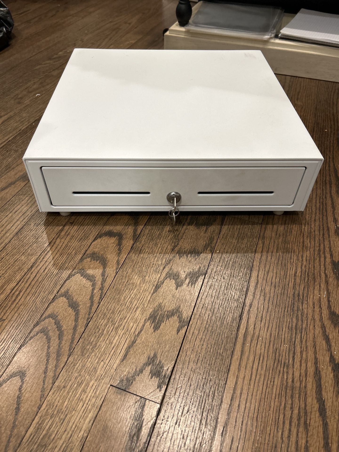 Shopify Compatible POS Cash Drawer – White – Excellent Condition w/ Key