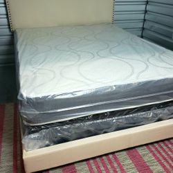 NEW QUEEN SIZE SET MATTRESS AND BOX SPRING-2PCS