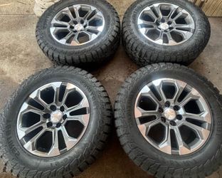 2025 Chevy High Country OEM 20s On 33s Tires.