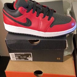 Air Jordan 1 Low Grade School Size 6.5Y