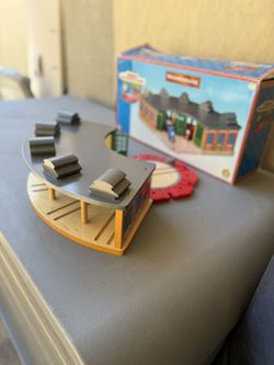 Thomas The Tank Train Wooden Roundhouse And Turntable