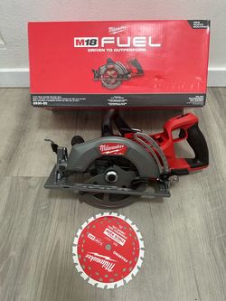 Milwaukee M18 FUEL 18V Lithium-Ion Cordless 7-1/4 in. Rear Handle Circular Saw (Tool-Only)