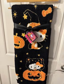Brand New Halloween Hello Kitty 50in X 70in Super Soft Throw Blanket , click photos to enlarge
