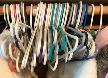 50 plastic clothes hangers