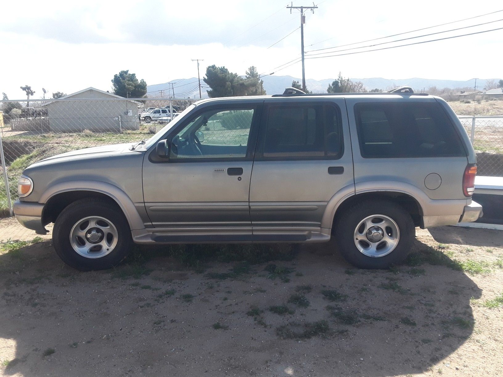 2000 Ford Explorer