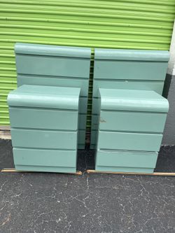 chests of drawers and a bed