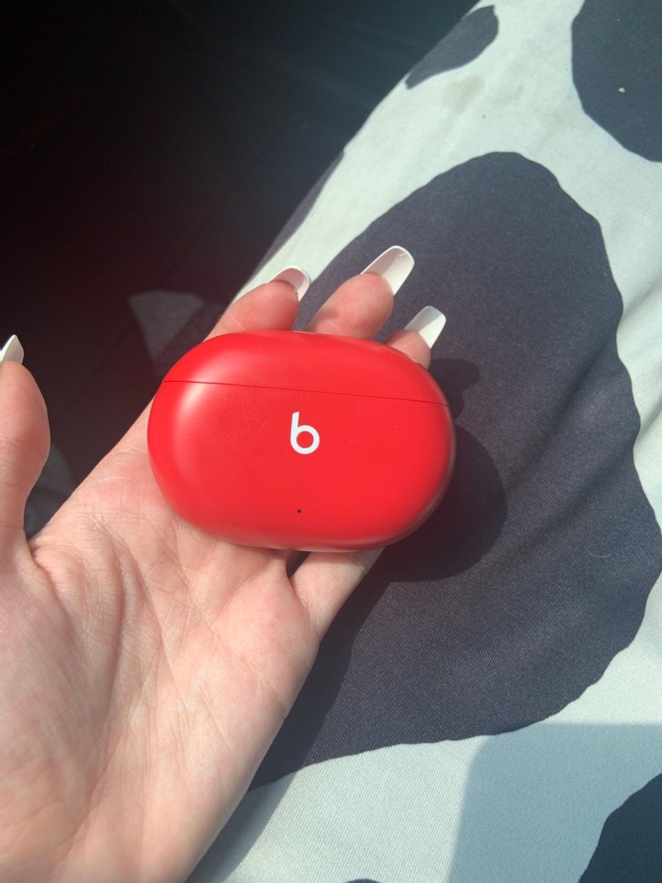 Wireless beats earphones in red pretty much brand new 