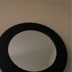 Round mirror