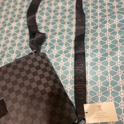 Louis Vuitton Garment Bag for Sale in Oakland Park, FL - OfferUp