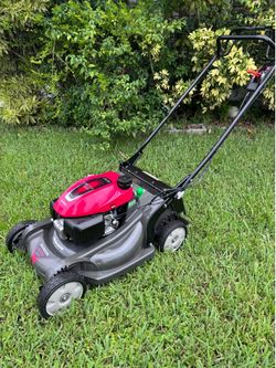 HONDA HRX-217 /200cc  LAWNMOWER IS SELF PROPELLED. TWIN BLADE . XENOY DECK NEVER GER RUST, DENT or CORRODE Incredibly strong.. . . working perfectly ,