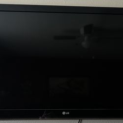 LG Tv 47’ with 3D Glasses and Chromecast 